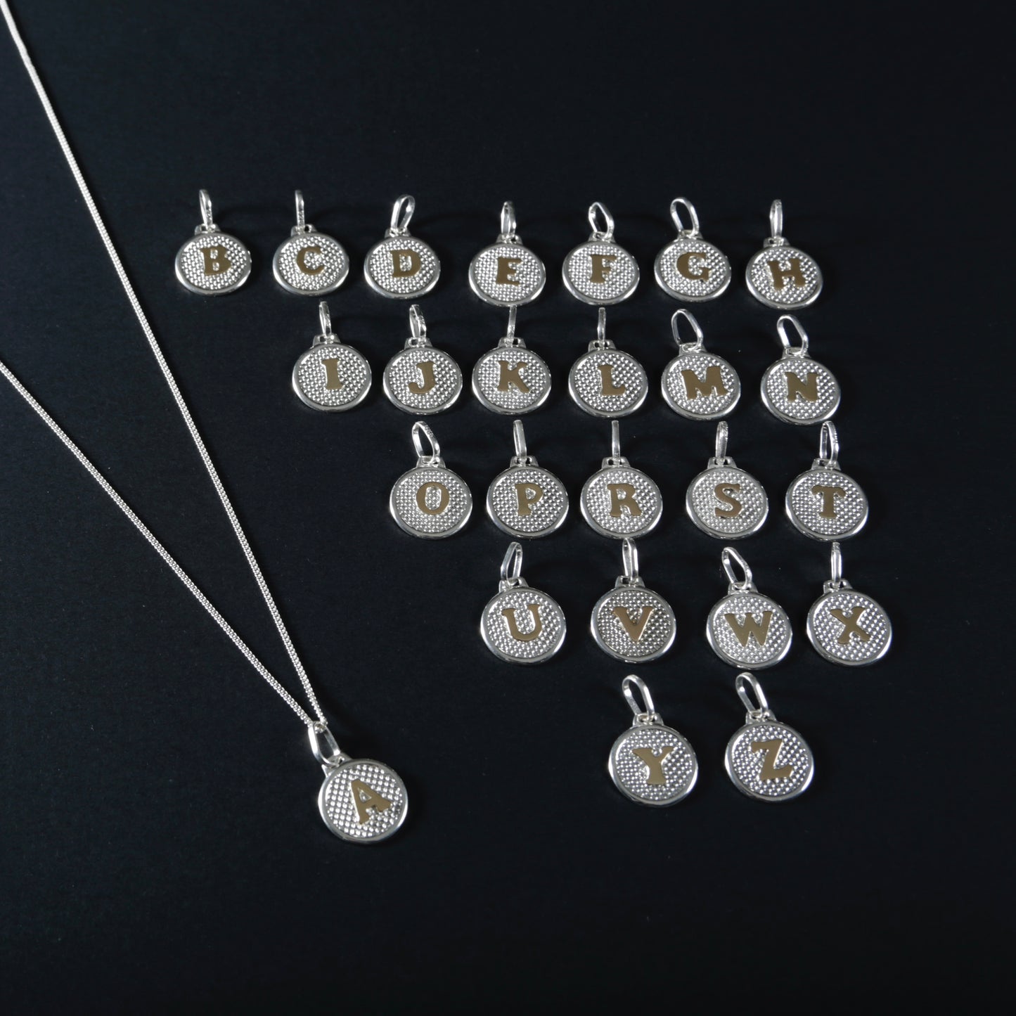 Cadena Personalizada con Dije Inicial y Grabado Atrás.