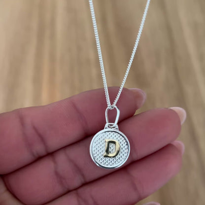 Cadena Personalizada con Dije Inicial y Grabado Atrás.